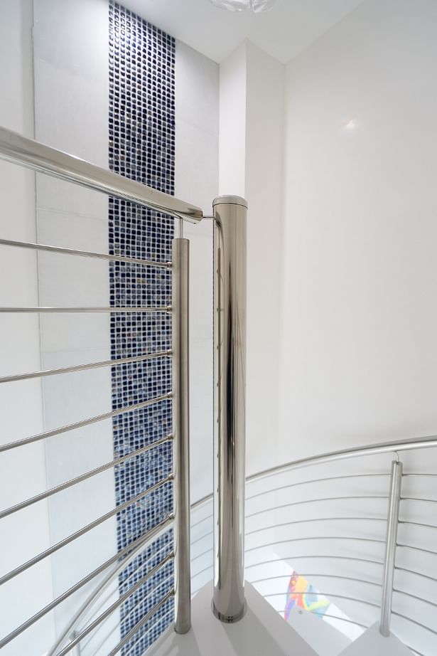 Top Mounted Handrail on Second Floor Guardrail & Railings.