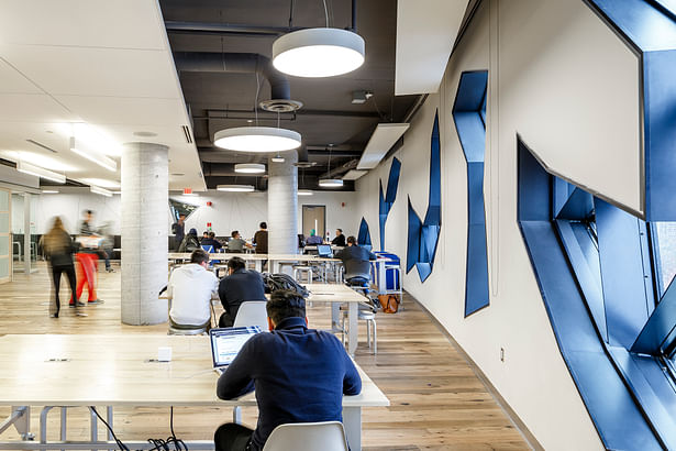 The Design Commons, with its flexible large and small group work areas, appears more like a design studio than a student lounge. Photos by Doublespace Photography.