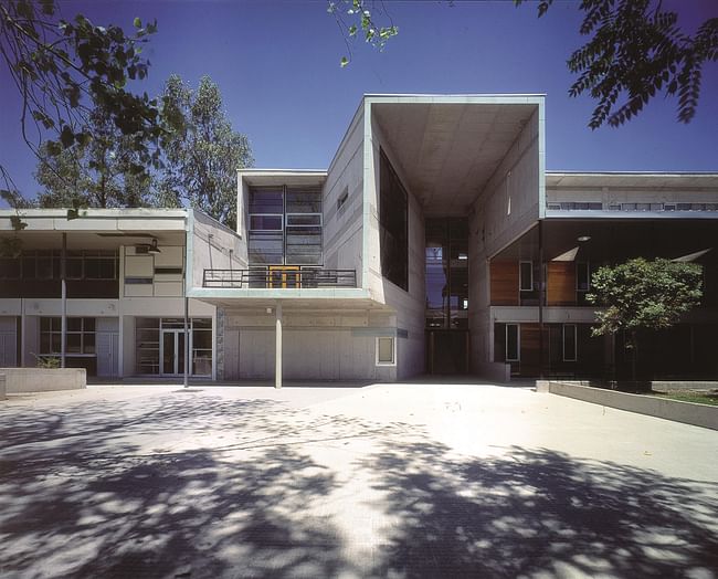 Mathematics School, 1999, Universidad Católica de Chile, Santiago, Chile. Photo by Tadeuz Jalocha. Courtesy of ELEMENTAL.