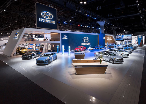 The 2015 Los Angeles Auto Show was the stage for the debut of Hyundai Motor America’s new brand experience. The 16,000 ft² of exhibition space was the home to 17 vehicle models.