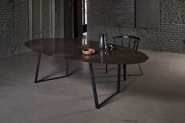 DRITTO dining table in pietra d'avola