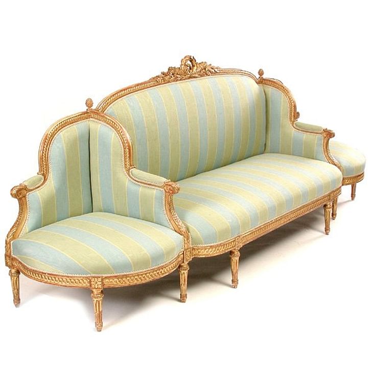 A confidante sofa