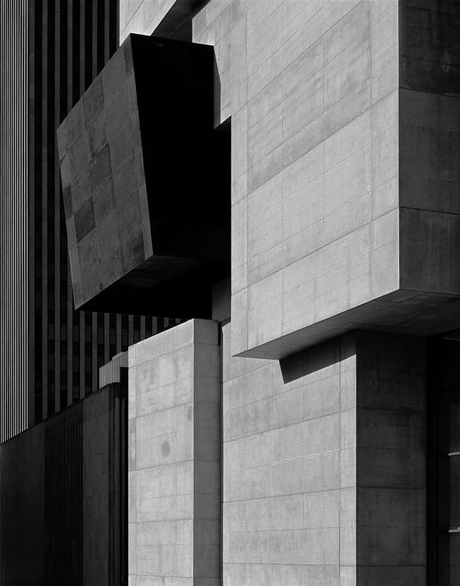 Rosenthal Center for Contemporary Art, architecture by Zaha Hadid, 2003. Photo © Hélène Binet. Courtesy ammann // gallery.
