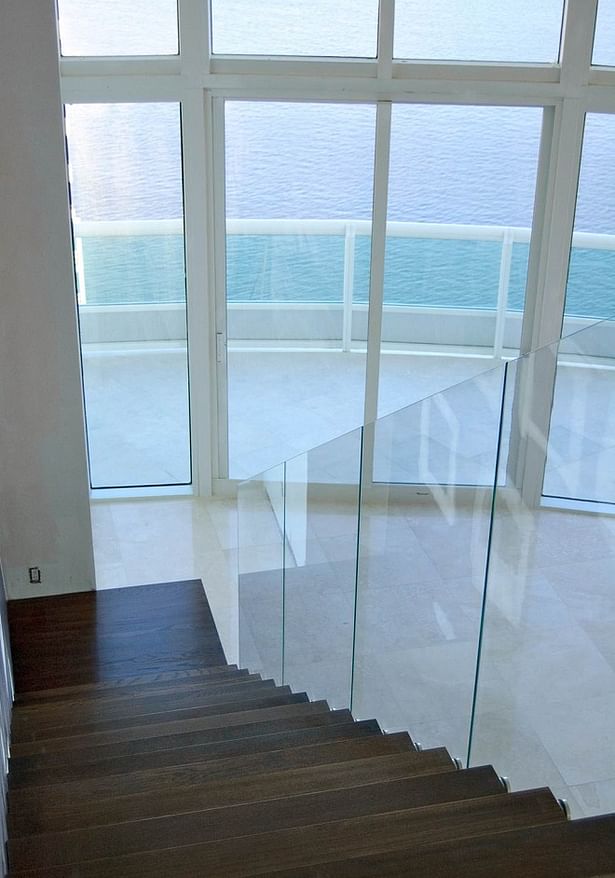 Floating Zigzag Staircase with Frame-less Glass Railings.