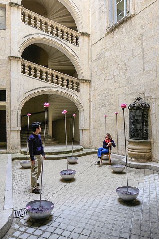 Cour d'eau et de fleurs - Kuma & Elsa - Paris, France. Photo credit: ©photoarchitecture ©FestivaldesArchitecturesVives