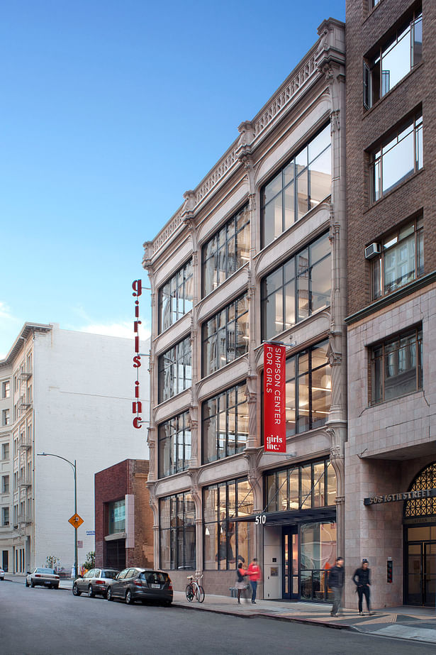 Facade, Simpson Center