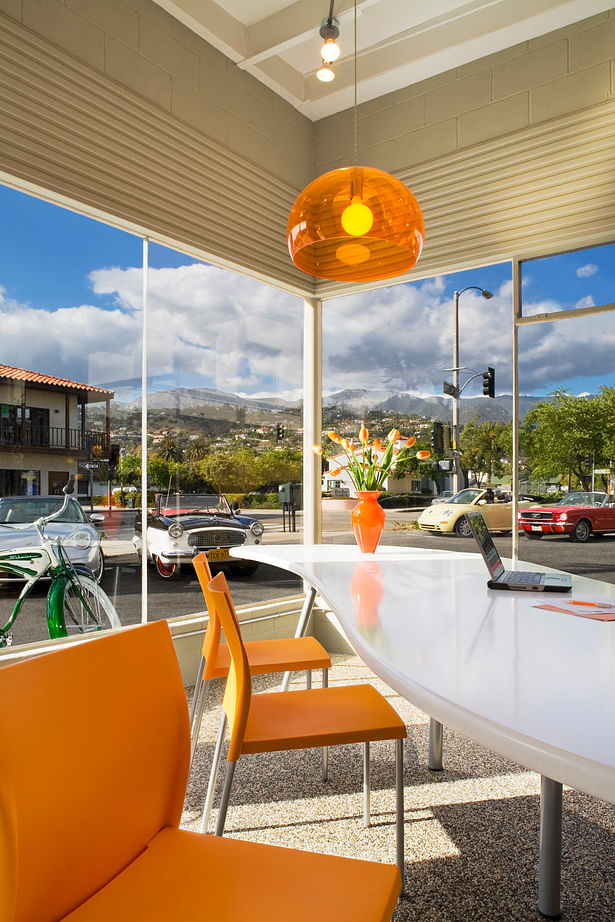 adaptive re-use project. conversion of 1950’s standard oil service station. modern design | brand-centric auto dealership. 1,584 sq ft.