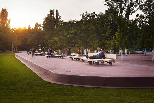 Gleisdreieck Park in Berlin, Germany by Atelier Loidl. Photo: Julien Lanoo.