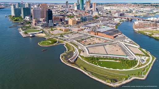 Aerial view of Hunter's Point South Waterfront Park, New York City. Photo © Albert Vecerka/Esto, courtesy SWA/BALSLEY and WEISS/MANFREDI.
