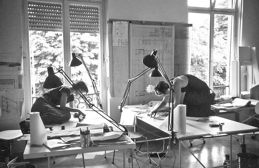 Ingeborg Kuhler - Mitarbeiterinnen im Büro: Ruth Jureczek/ Irene Keil, 1986. Photo: Marina Auder.