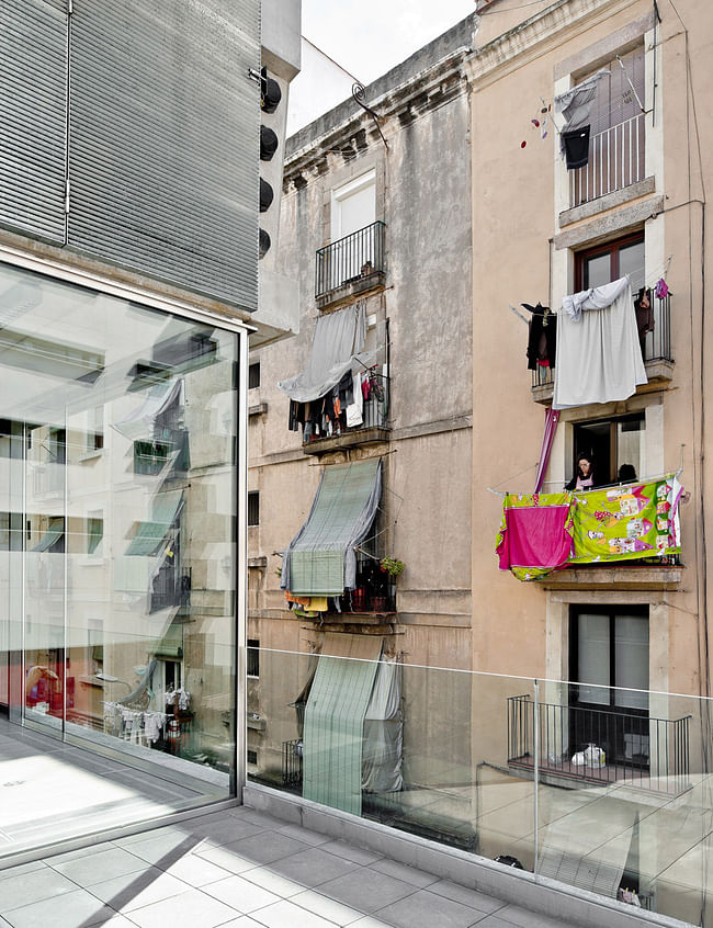 The Building and Espalter Street (Photo: Adrià Goula)
