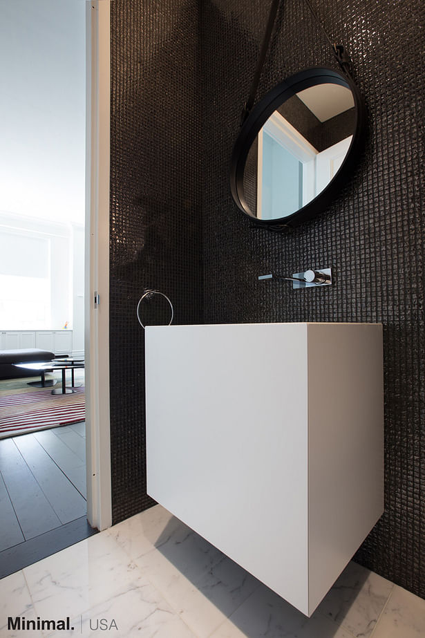 This sculpture-like cube vanity, in glossy white lacquer, not only enhances the elegance of the bathroom, but also is a sleek solution for giving more storage space, thanks to its opening bottom drawer with mitered 45° edge.