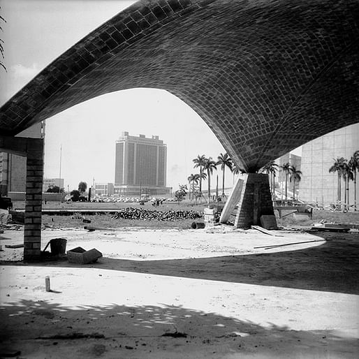 From History and Theory winner Beyond the National Art Schools: Thin-tile vaulting in Cuba after the revolution. Image: Juan Campos Almanza, sail vault experimentation and training, Ministry of Construction, Havana 1961 © Juan de las Cuevas Toraya, Restaura