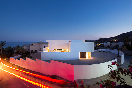Costa Azul House, designed by Campos Studio and Leckie Studio. Image © Ema Peter Photography 