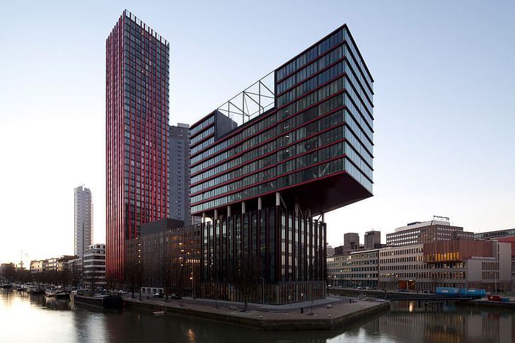 Housing Block ‘The Red Apple,’ architect: KCAP, 2002-2009, Rotterdam © Ossip van Duivenbode