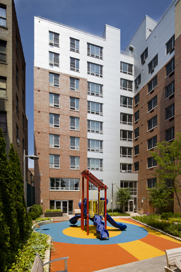 view of courtyard, Photo:Sergio Gomez