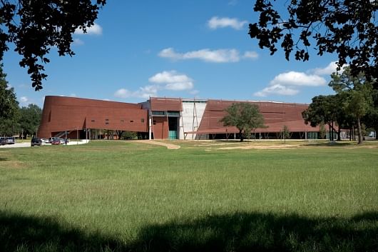 Architecture and Art Building, Prairie View A&M University 2003-2005 | Prairie View, Texas. Photo courtesy of RoTo Architects