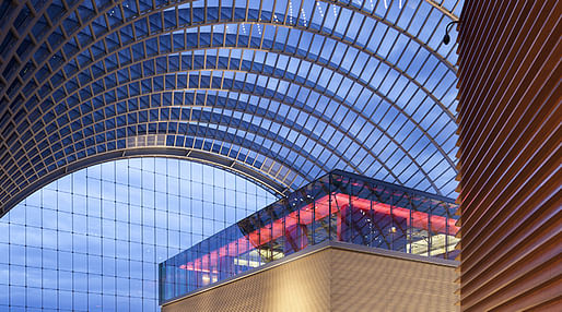 The glass roof of the Dorrance H. Hamilton Garden Terrace inside the Kimmel Center for the Performing Arts in Philadelphia uses tintable dynamic glass technology to reduce heat gain and block glare without disrupting the views. (Image via sageglass.com)