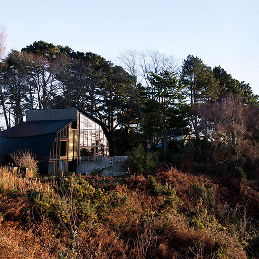 Houseboat by Mole Architects and Rebecca Granger Architects. Photo: Rory Gardiner.