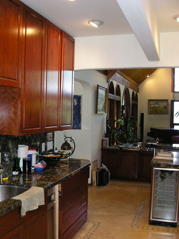 Kitchen (Breakfast nook on left wall)