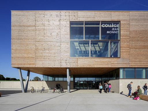 HONOR: Collège Jean Monnet Broons, Broons, Bretagne, France, Dietrich | Untertrifaller Architekten and Colas Durand Architectes. Courtesy of the 2017 Wood Design & Building Awards.