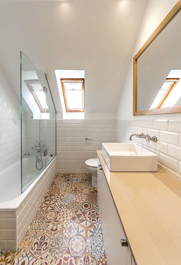Bath - Tiana House by 08023 Architects