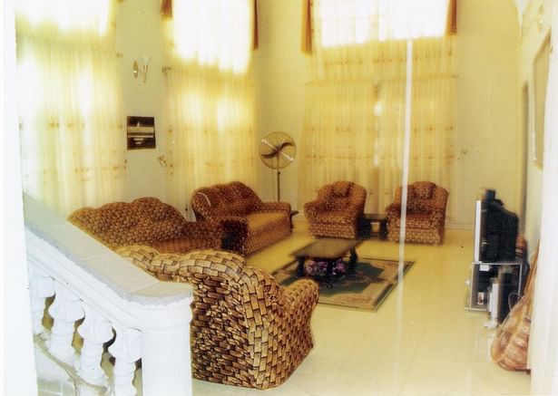 picture of furnished living room 