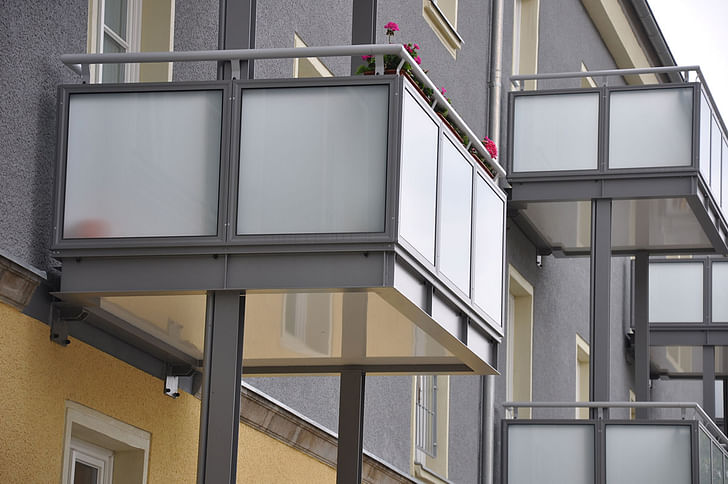 Eisenhüttenstadt: added balconies