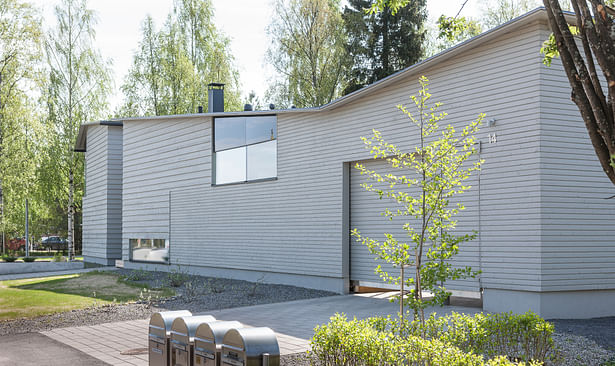 The two-storey living wing, farthest in the picture, is slightly angled to the rest of the house. Photo by Arno de la Chapelle.