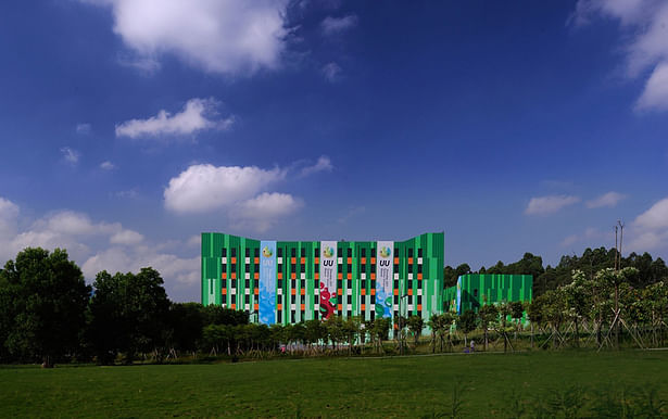 The buildings, integrating into the surrounding environment, the grass, trees, the sky and clouds, have been transformed from abandoned factories into part of the natural landscape.