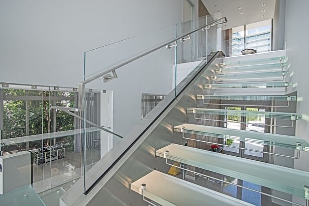 A brushed stainless steel handrail was installed directly onto the starphire glass railings