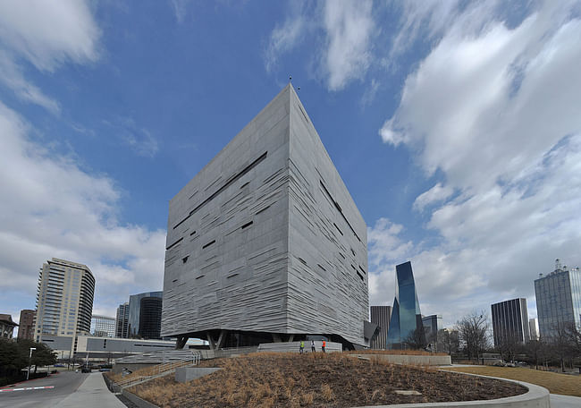 Perot Museum of Nature and Science by Morphosis Architects. Photo: Joe Mabel.