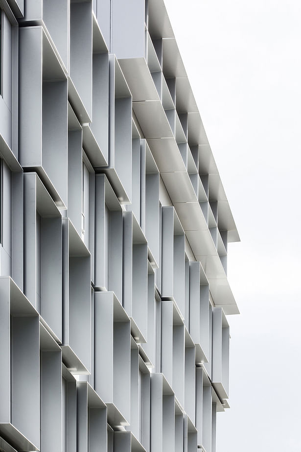 ALVÉOLES SOLAIRES: « Honeycomb » designed in order to set the structural scheme and the opening rate of the facades.