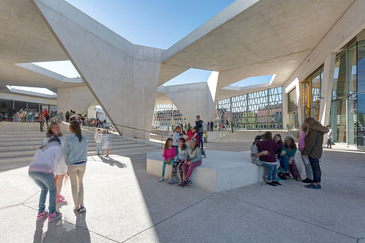 Grüntuch Ernst Architekten: Deutsche Schule Madrid, 2015. Photo: Celia de Coca