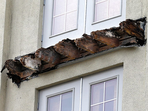The rotted wood on the collapsed balcony in Berkeley. Image via timeinc.net.
