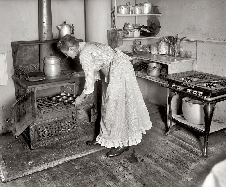 A kitchen scene from 1917. Image: shorpy.com