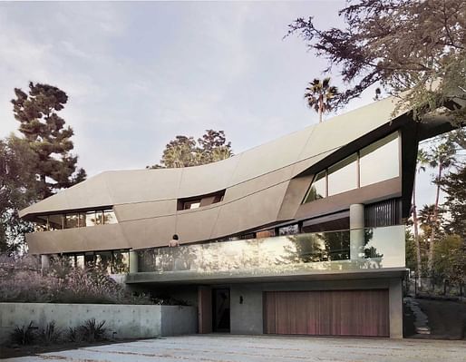 SINGLE-FAMILY RESIDENTIAL - MEDIUM (up to 5000 square feet) - Merit: Slither (Los Angeles, CA) by Patrick TIGHE Architecture. Photo: Antonio Follo.