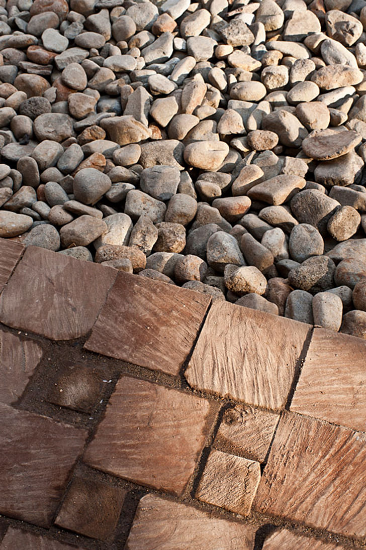 Riverstone against the cinnamon woodpath (Photo: Pasi Aalto / pasiaalto.com)