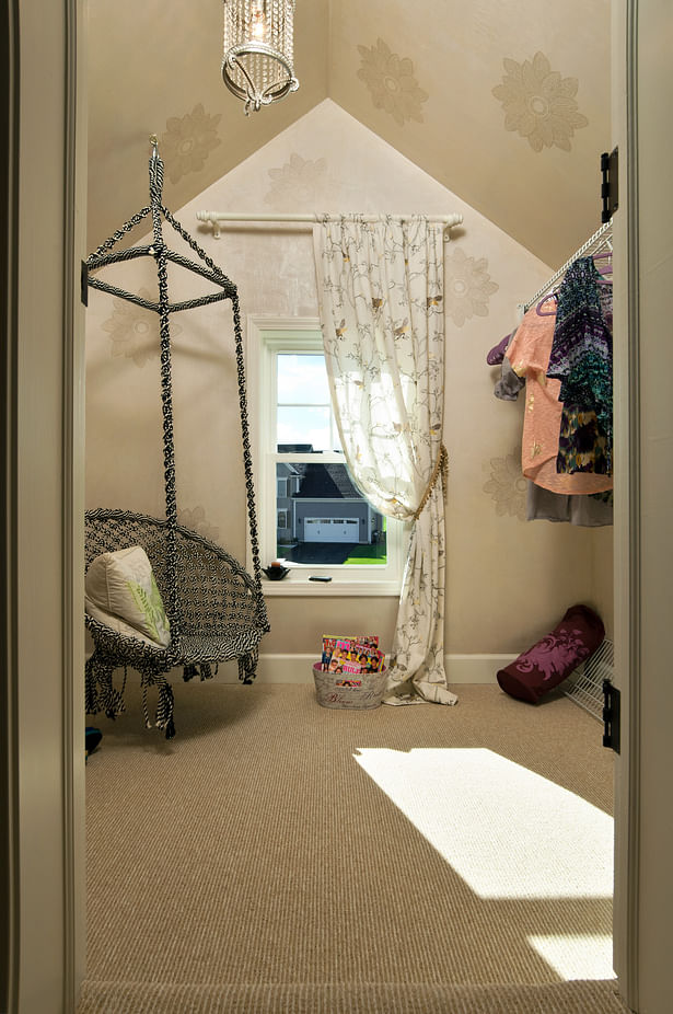 Closet/Reading Nook- Girl's Room