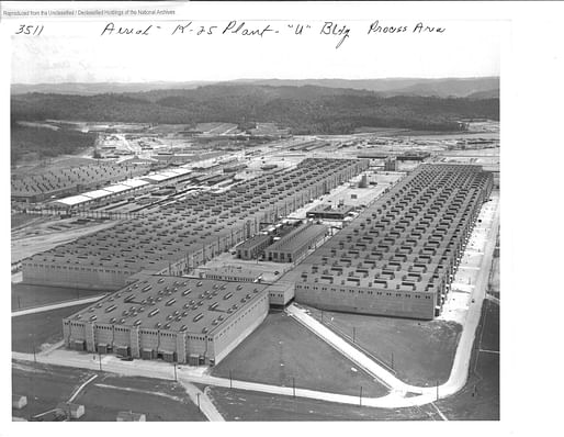 Aerial view of the K-25 plant located in Oak Ridge, CA, 1945. Image: National Archives and Records Administration. 