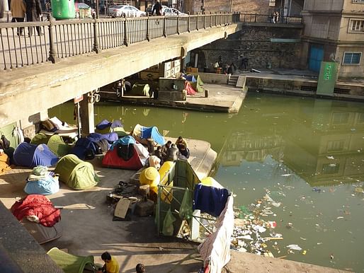 A photo from 2010 of an informal Afghan refugee encampment on the Canal Saint Martin in Paris. Image via wikimedia.org